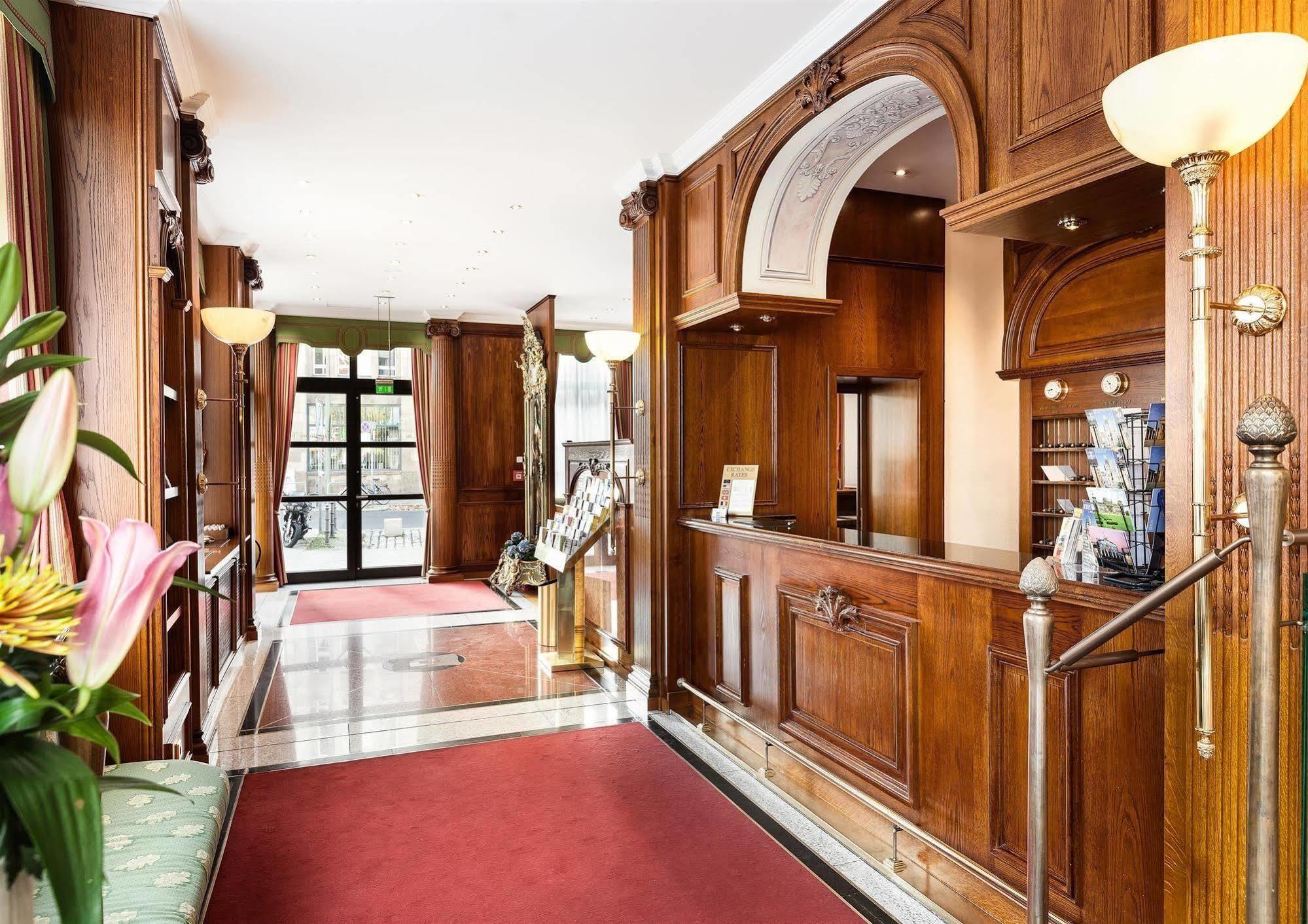 Hotel Living Mitte Berlino